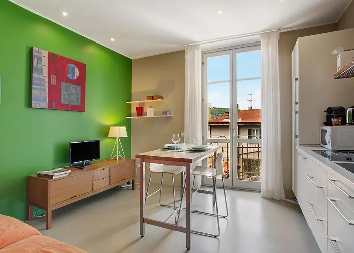 Delightful A Few Steps From Port * 코모